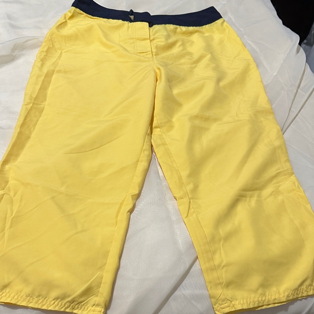 Vibrant Yellow Women's Capris with Navy Waistband Size M